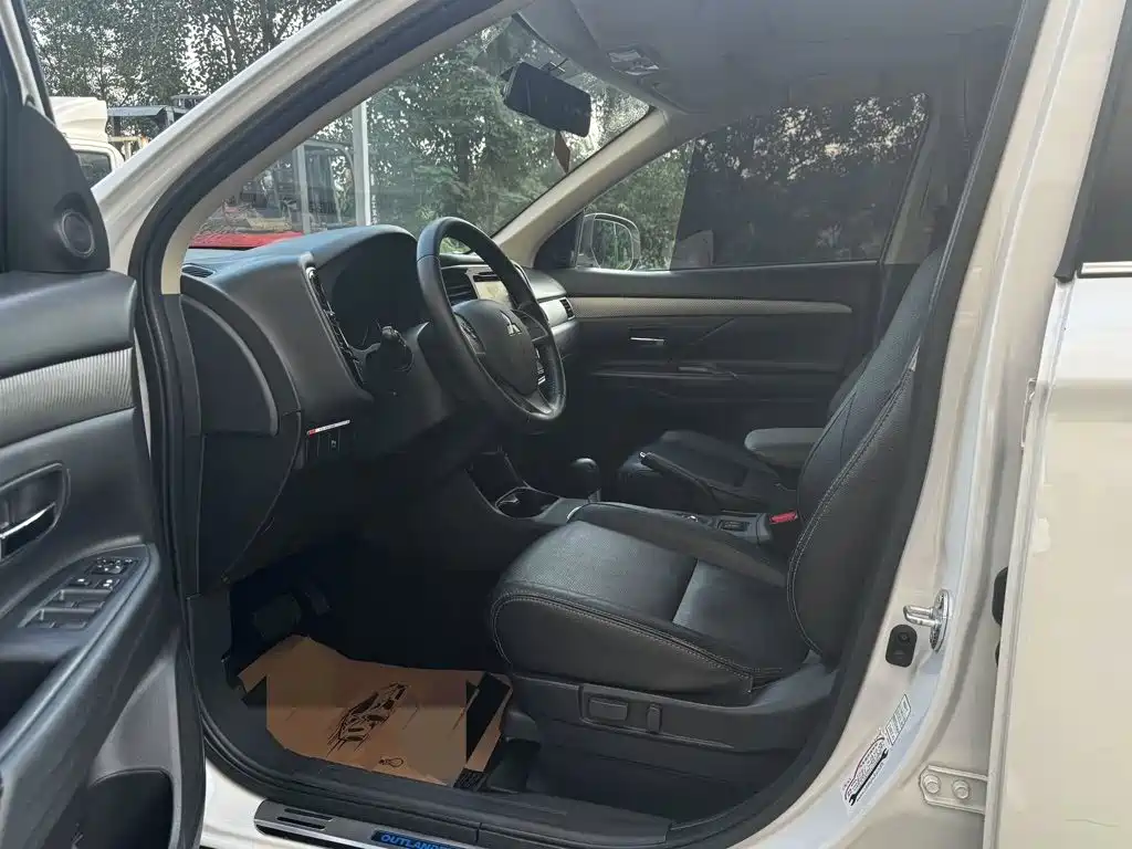 Mitsubishi Outlander (Import) — миниатюра 4