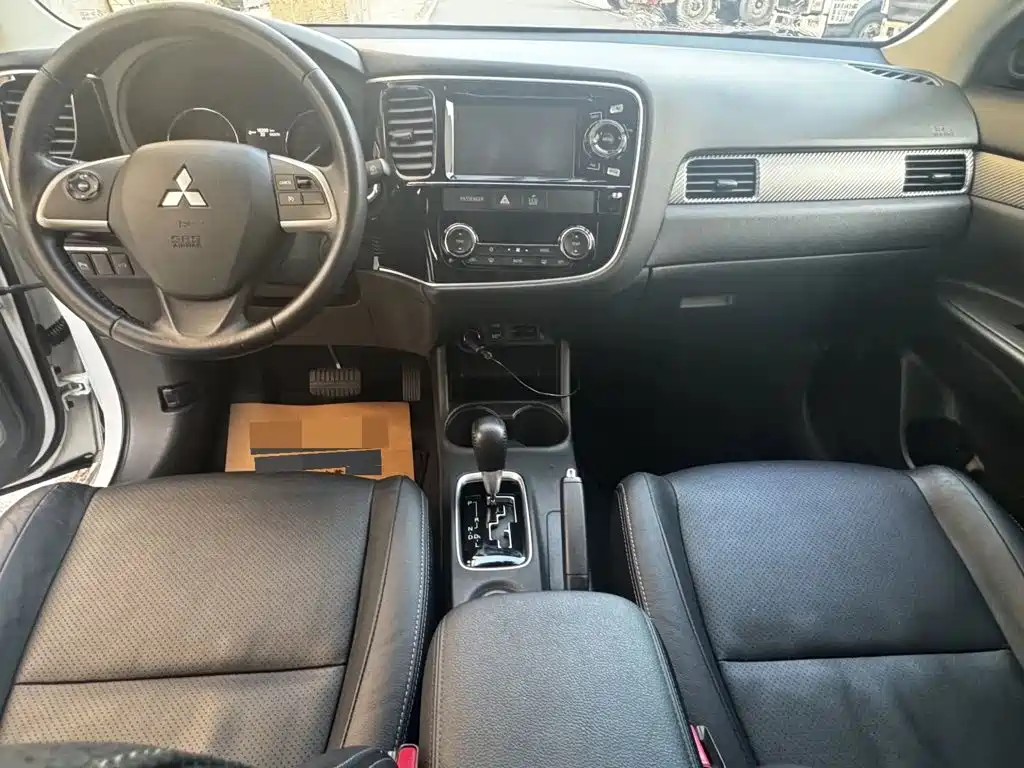 Mitsubishi Outlander (Import) — миниатюра 5