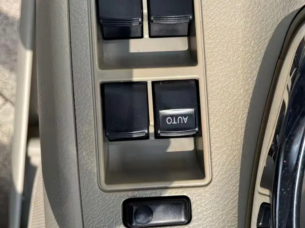 Toyota Camry — миниатюра 12