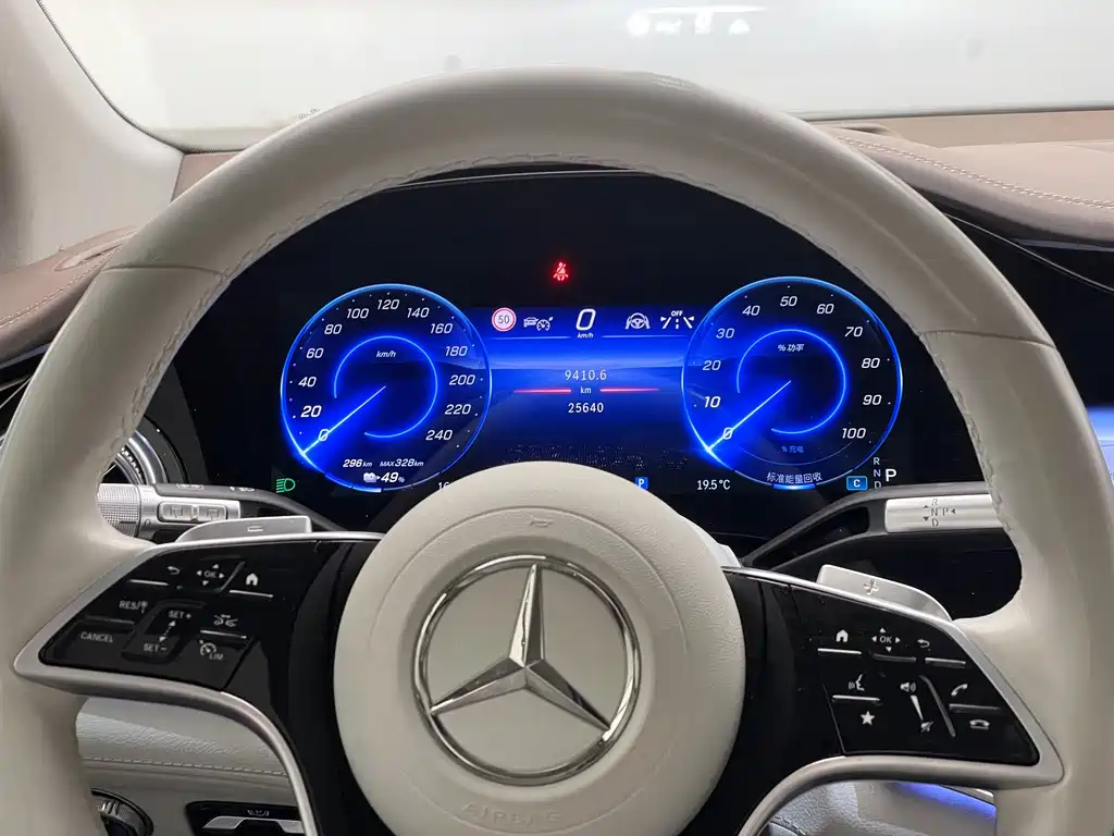 Mercedes-Benz EQS SUV — миниатюра 11