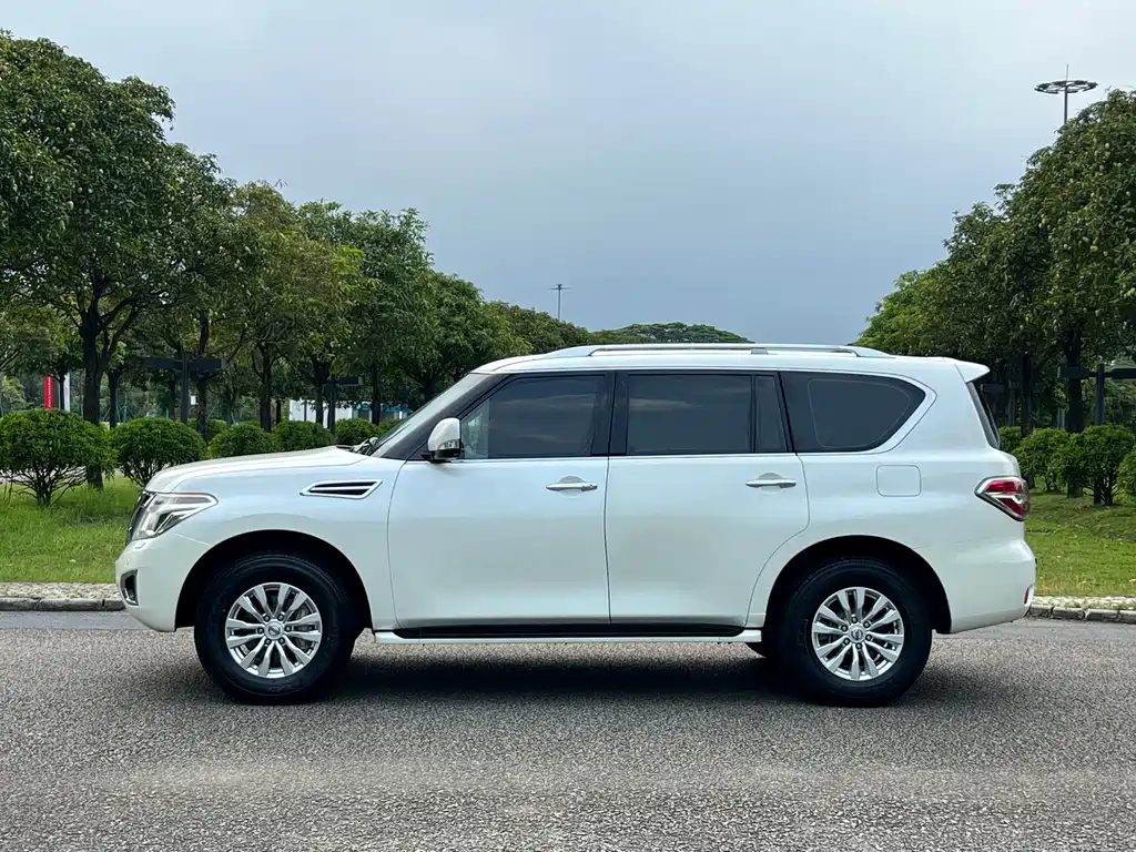 Nissan Patrol 2017 4.0L AT