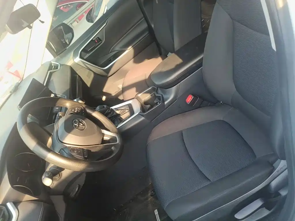 Toyota RAV4 — миниатюра 15