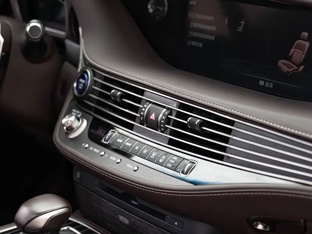 Lexus LS — миниатюра 16