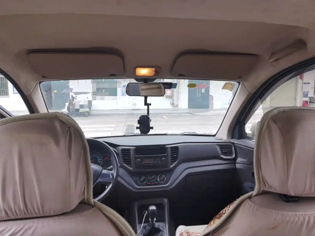 Wuling Hongguang V — миниатюра 19