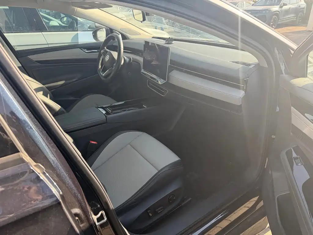 VOLKSWAGEN ID.7 VIZZION