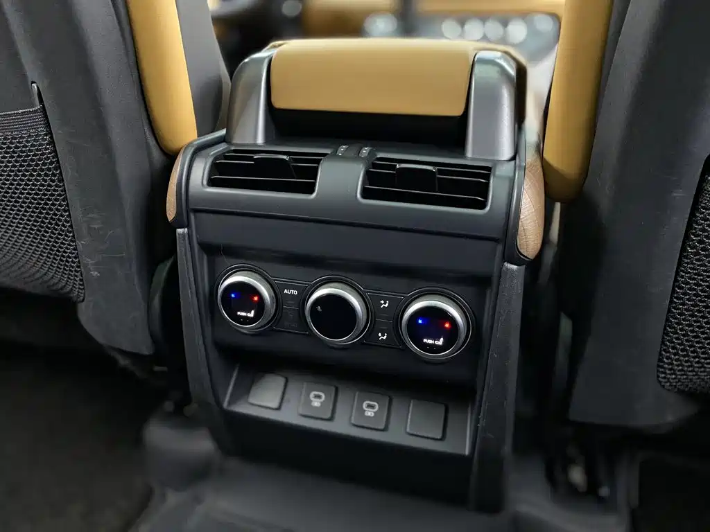 Land Rover Defender — миниатюра 26