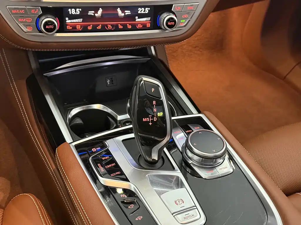 BMW 7 Series — миниатюра 9