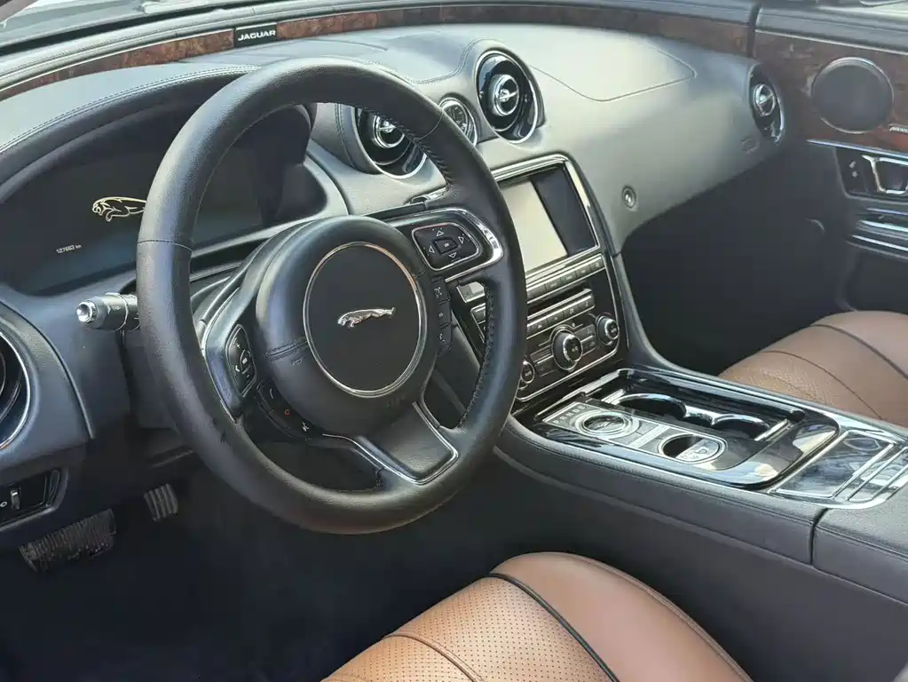 Jaguar XJ — миниатюра 12