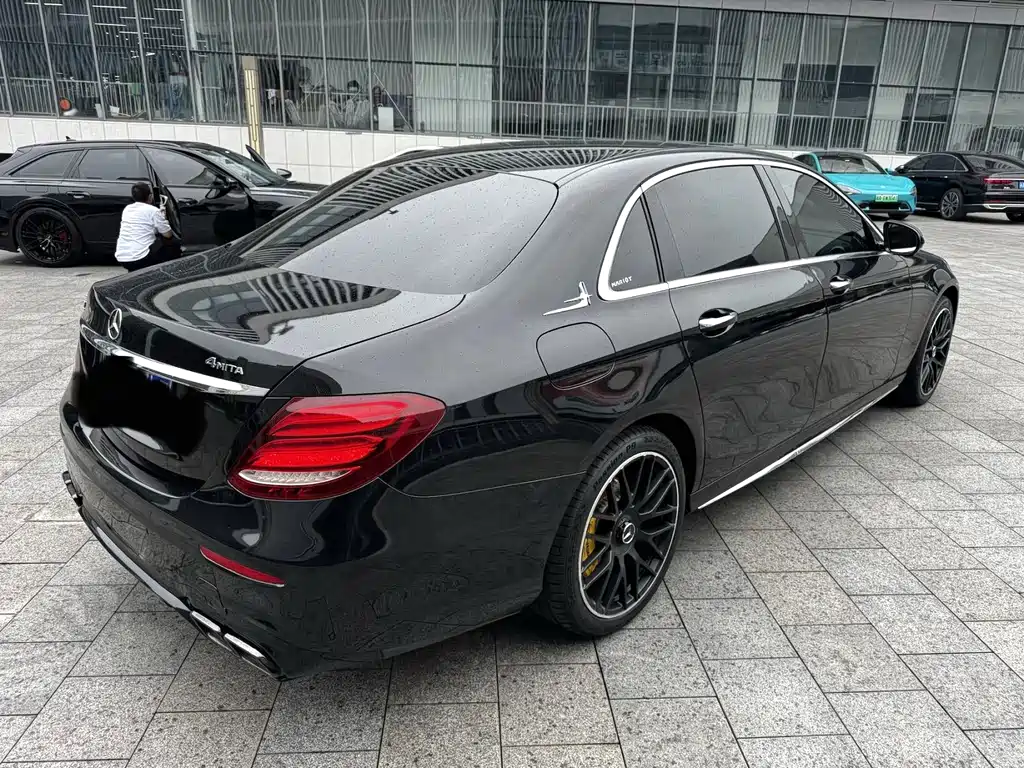 Mercedes-Benz E-Class — миниатюра 7