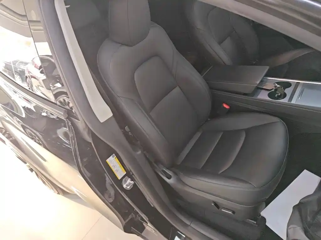 Tesla Model Y — миниатюра 25