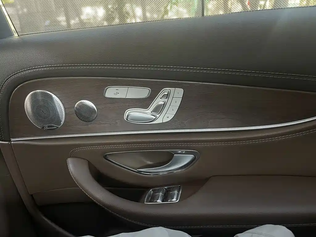 Mercedes-Benz E-Class — миниатюра 12