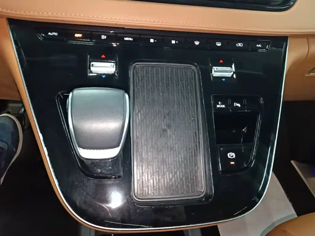 Hongqi Hongqi HQ9 PHEV — миниатюра 14