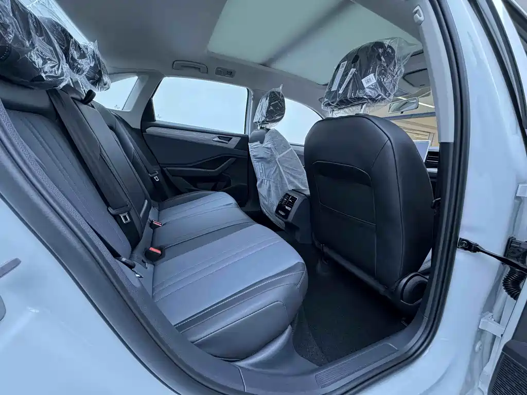 Volkswagen Sagitar 2026 3000 300TSI DSG
