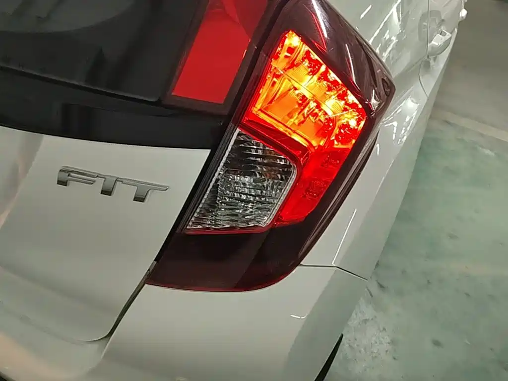 Honda Fit — миниатюра 8