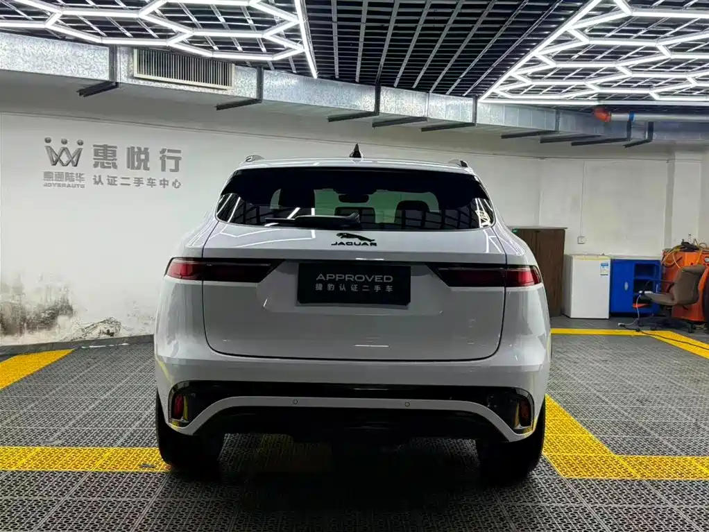 Jaguar F-Pace 2024 P250 R-Dynamic SE