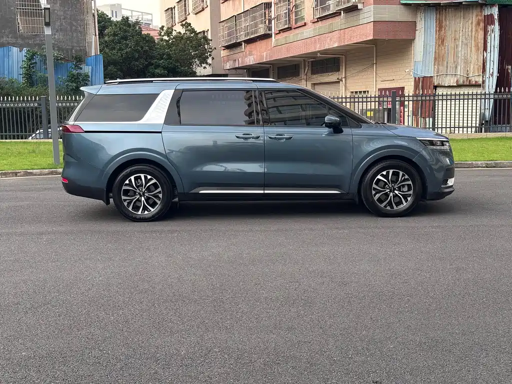 Kia Carnival — миниатюра 9