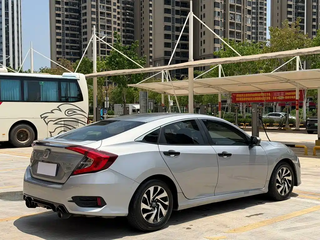 Honda Civic 2016 220TURBO CVT Luxury