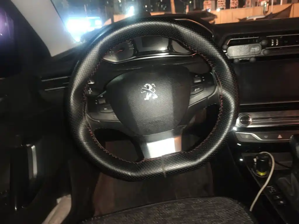 Peugeot 308 — миниатюра 11