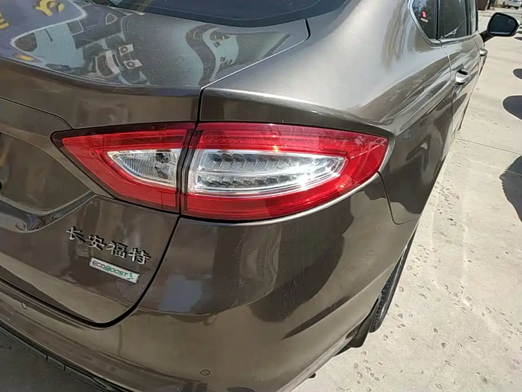 Ford Mondeo — миниатюра 8