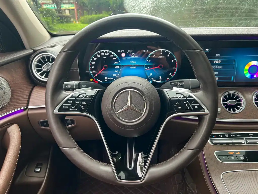 Mercedes-Benz E-Class — миниатюра 16