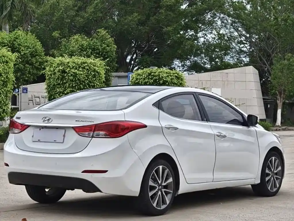 Hyundai Elantra Langdong — миниатюра 4