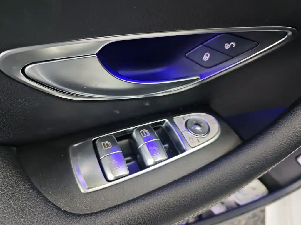 Mercedes-Benz E-Class (Import) — миниатюра 14
