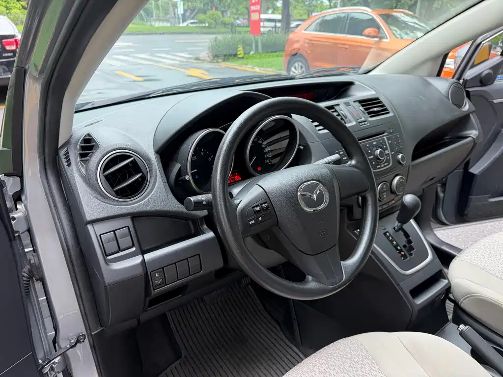Mazda 5 2011 2.0L AT Comfort