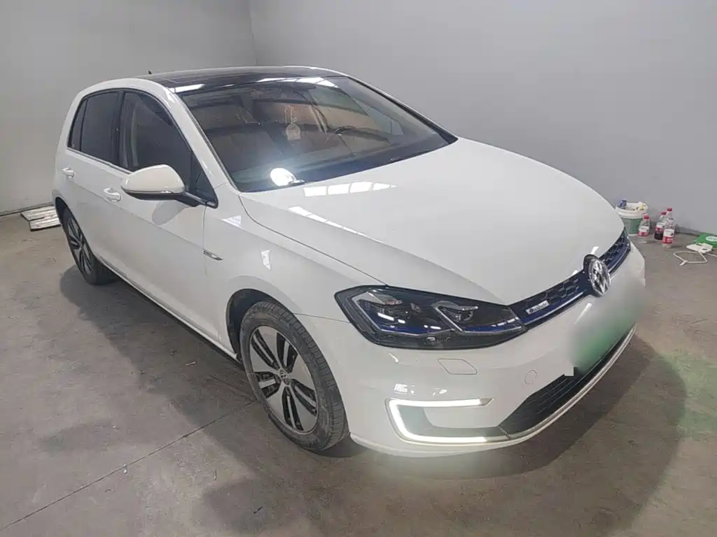 Volkswagen Golf EV — миниатюра 4