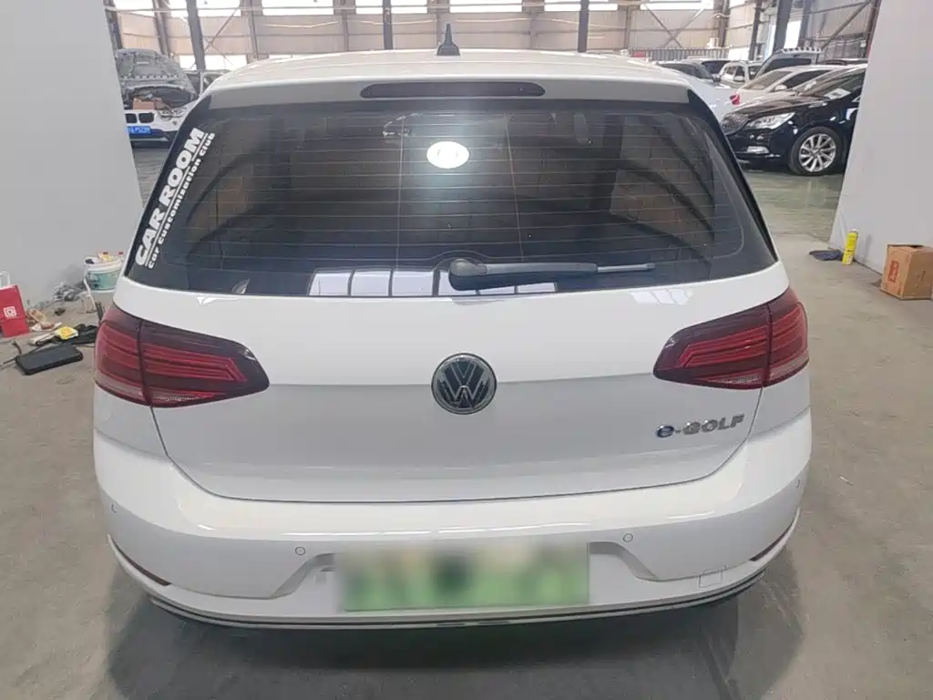 Volkswagen Golf EV — миниатюра 6