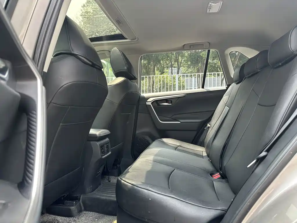 Toyota RAV4 — миниатюра 18