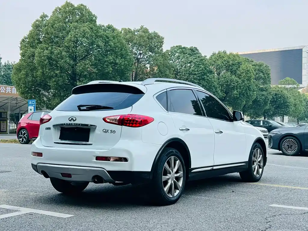 INFINITI QX50