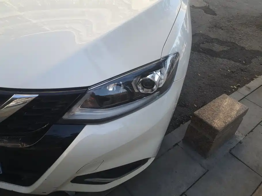 Nissan Tiida — миниатюра 5