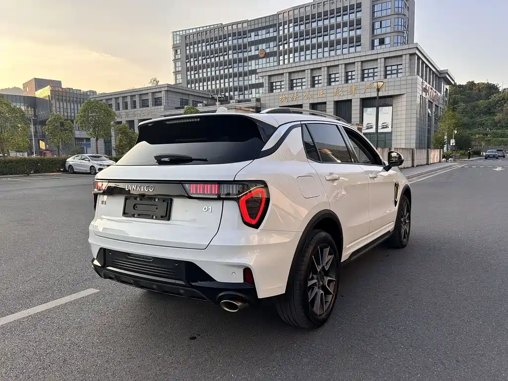 Lynk & Co 01 — миниатюра 7