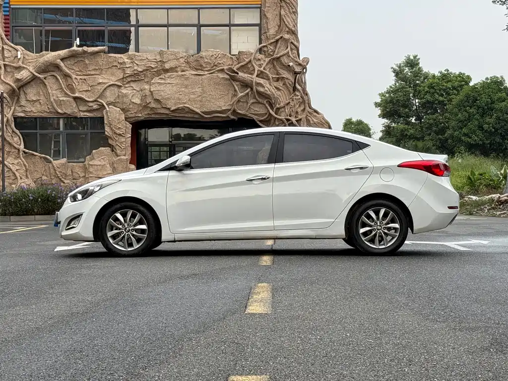 Hyundai Elantra Langdong — миниатюра 4