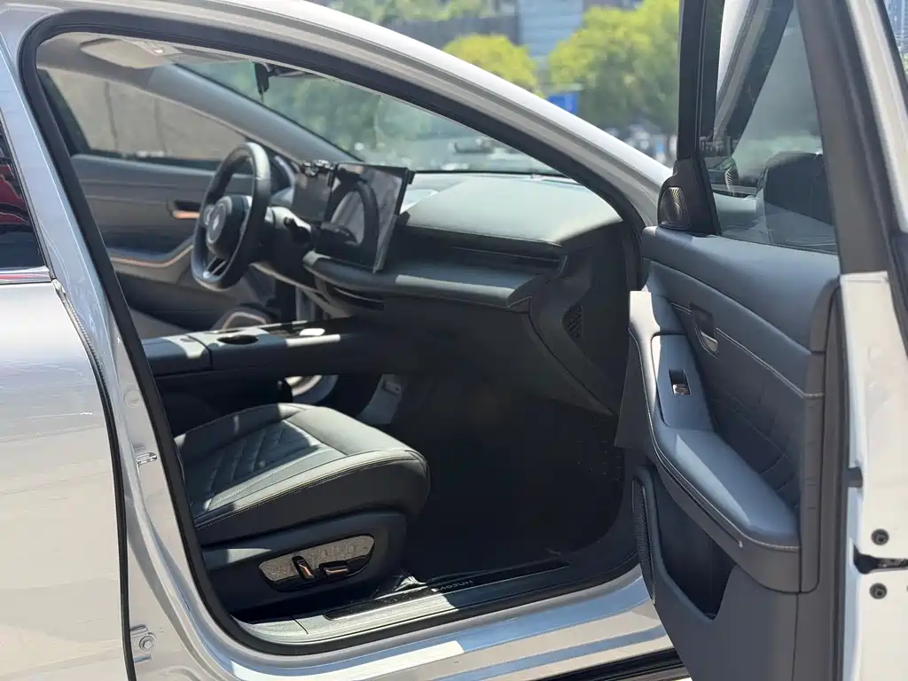 Baojun Xiangjing — миниатюра 7
