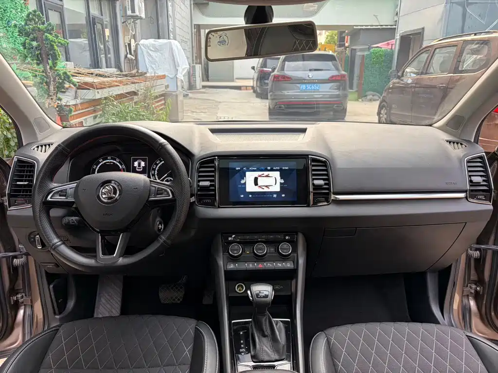 Skoda Karoq — миниатюра 12