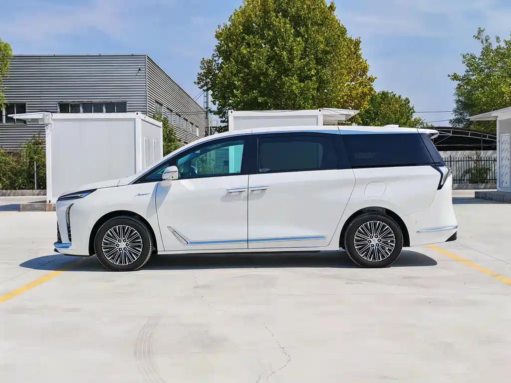 Buick GL8 Hybrid — миниатюра 4