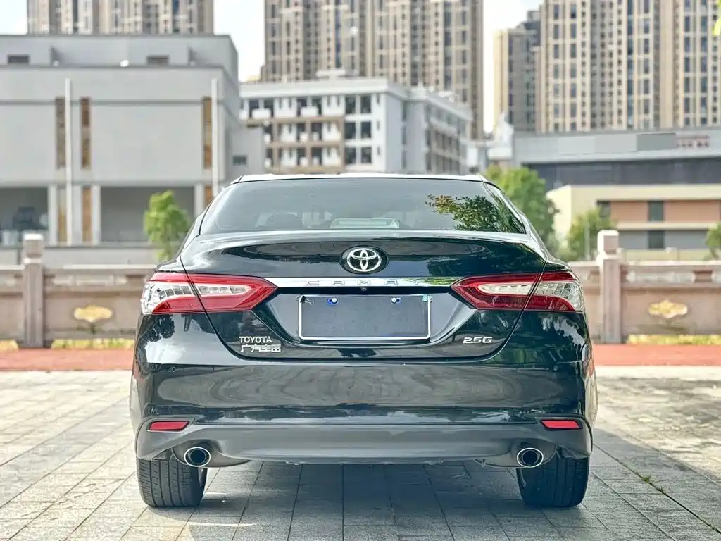 Toyota Camry — миниатюра 5