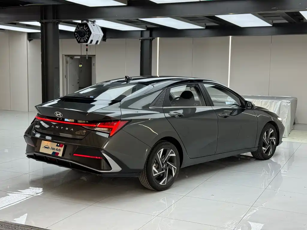 Hyundai Elantra 2023 1.5L CVT TOP Flagship