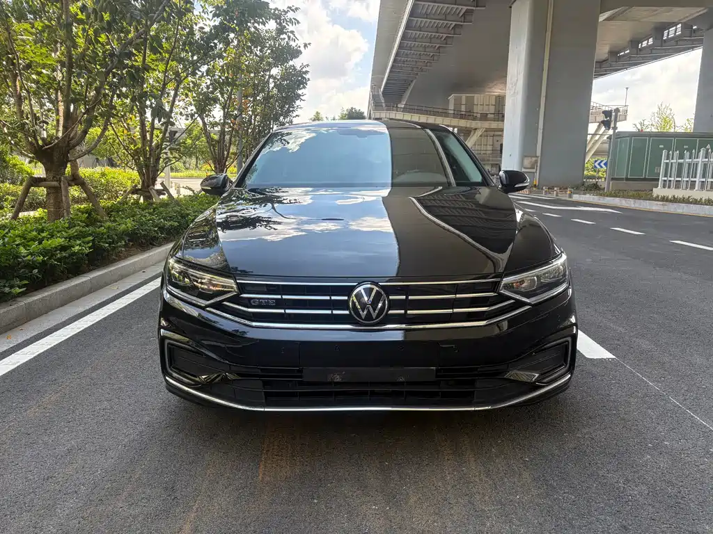 Volkswagen Magotan PHEV — миниатюра 3