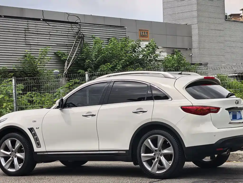 Infiniti QX70 2013 3.7L Standard