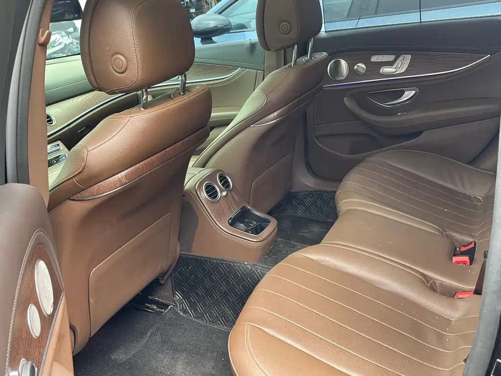 Mercedes-Benz E-Class — миниатюра 5