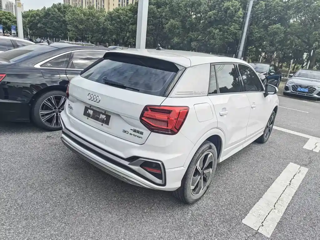 Audi Q2L e-tron — миниатюра 4