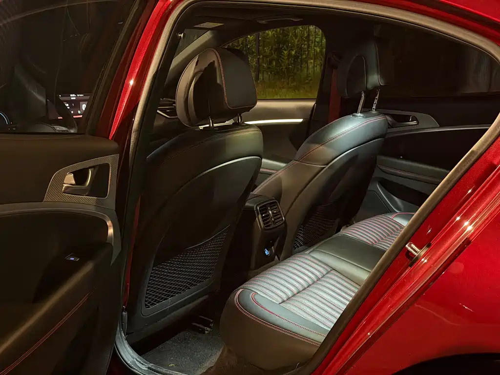 Genesis G70 2023 2.0T Luxury
