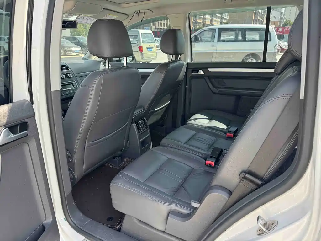 Volkswagen Touran — миниатюра 7
