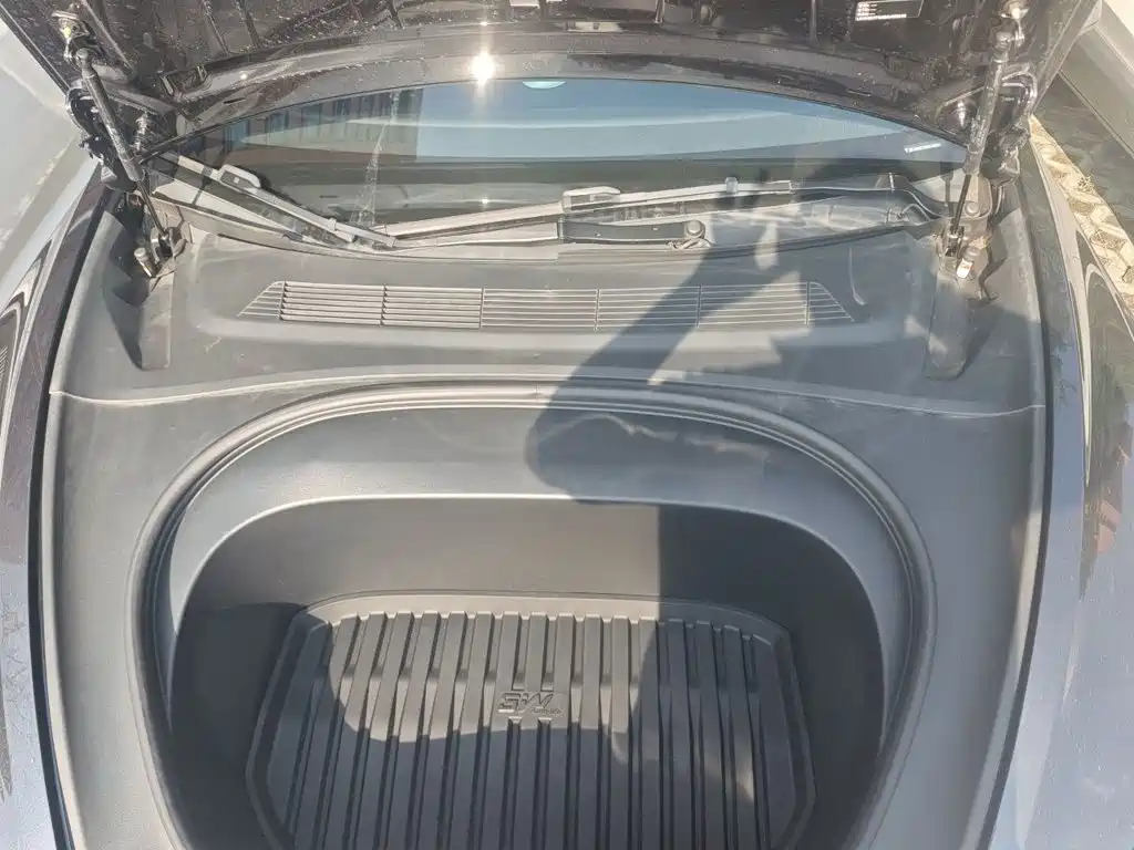Tesla Model 3 — миниатюра 17