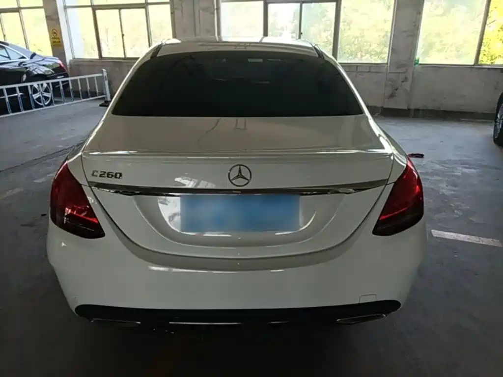 Mercedes-Benz C-Class — миниатюра 6