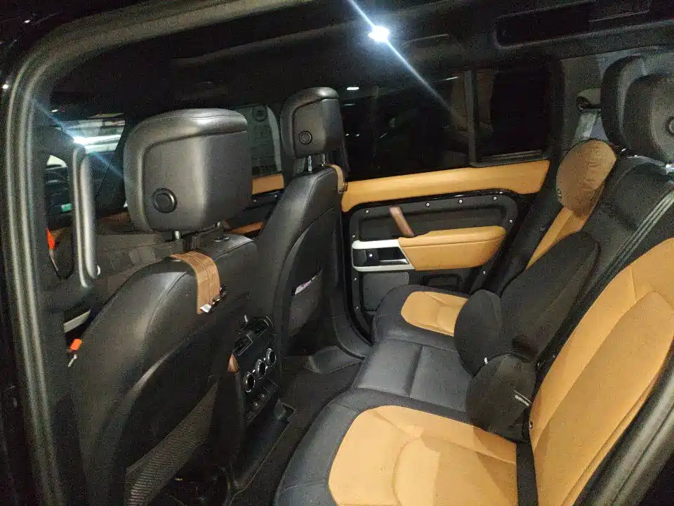 Land Rover Defender — миниатюра 7