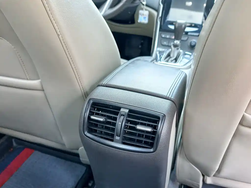 Chevrolet Malibu — миниатюра 12