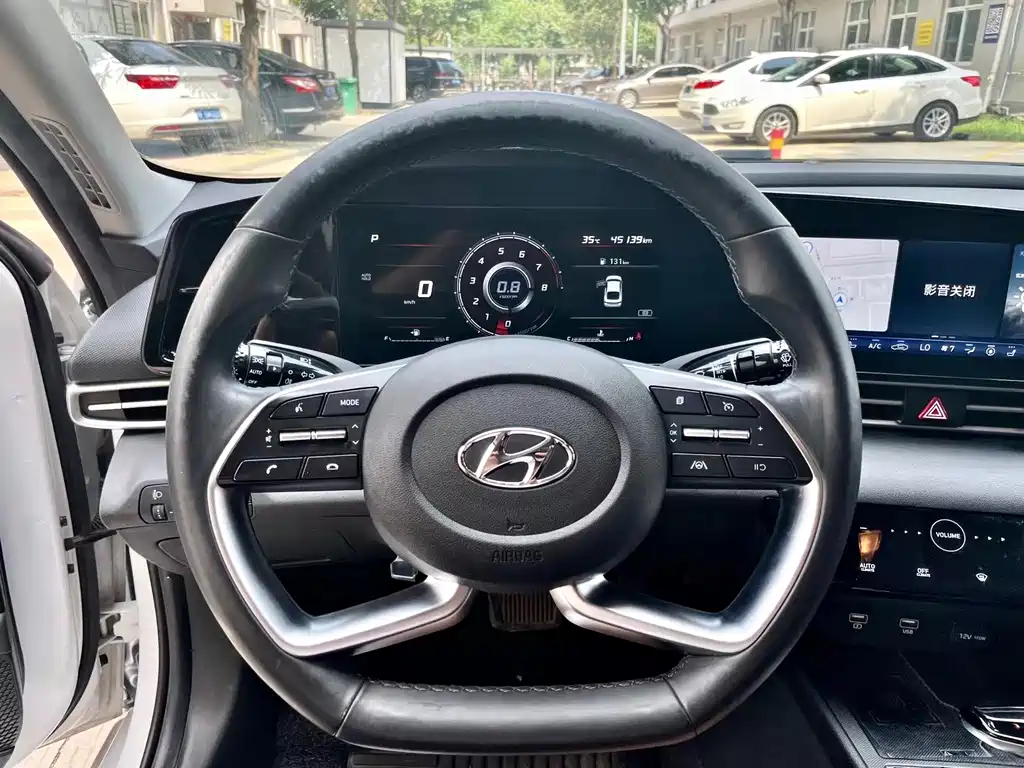 Hyundai Elantra — миниатюра 7